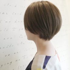 首元にボリューム感のあるお洋服が多くなると〇〇が増えます